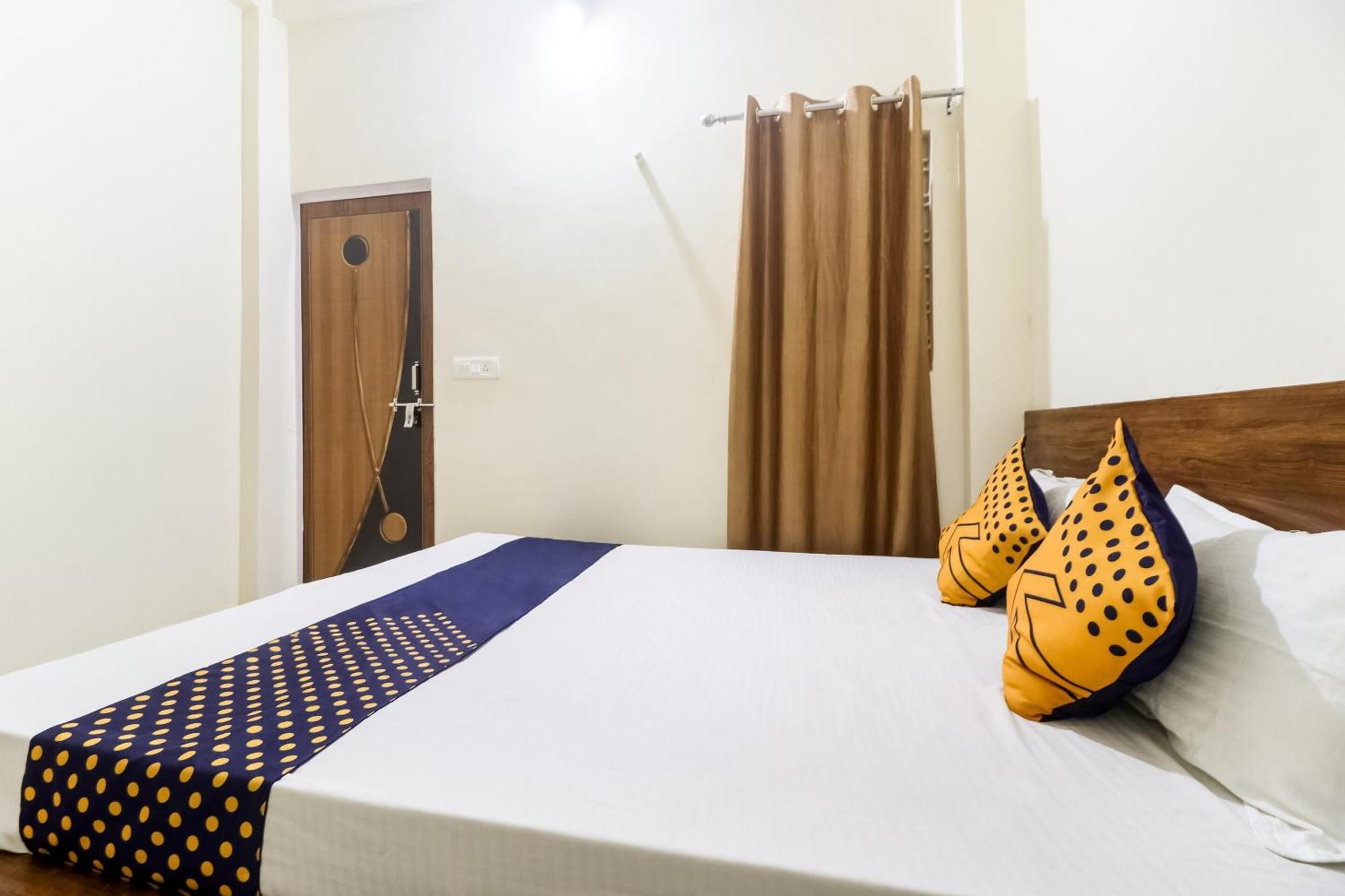 Oyo 40073 Yash Homestay Samarda Kaliāsot Exterior foto